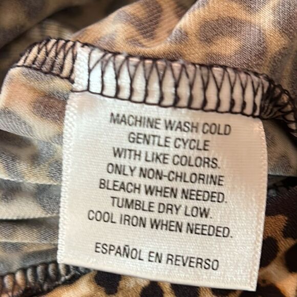 Purr 😸 like a Leopard 🐆 in this Sleek, Soft & Stylish Animal 🦒 Print Blouse. - Picture 10 of 17